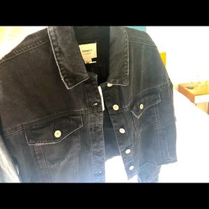 Forever 21 distressed cropped denim jacket